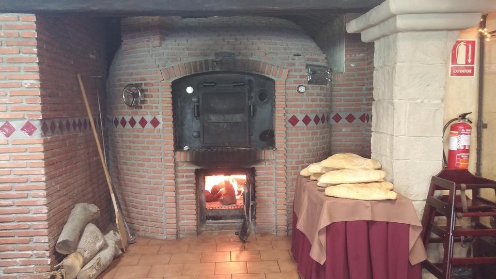 Hotel La Brasa Vélez de Benaudalla Exteriör bild